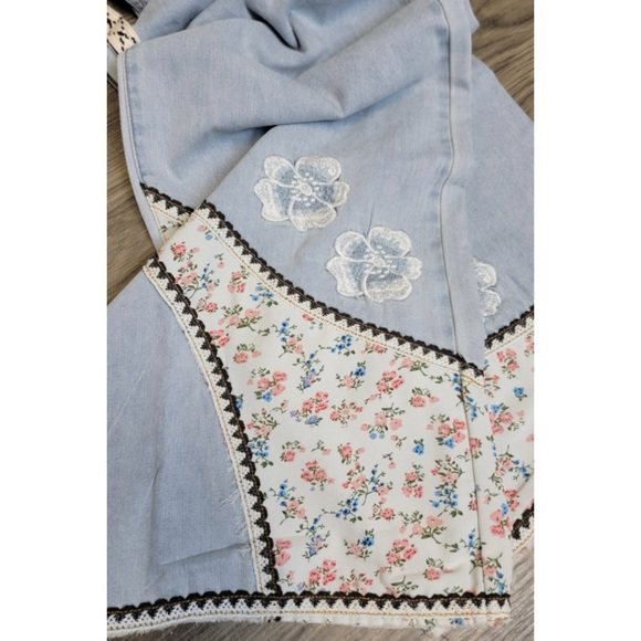 POL Flower Patched & Embroidered Wide Leg Summer Jeans - Picture 10 of 14